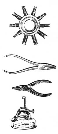 Sleeve wrenches, Flat pliers, Alcohol lamp